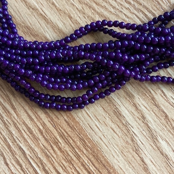 2 vintage bead necklaces. 2 different lengths, 2 main colours, purple. - Picture 4 of 8